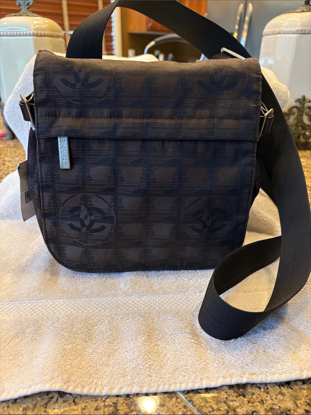 CHANEL Travel ligne Crossbody bag